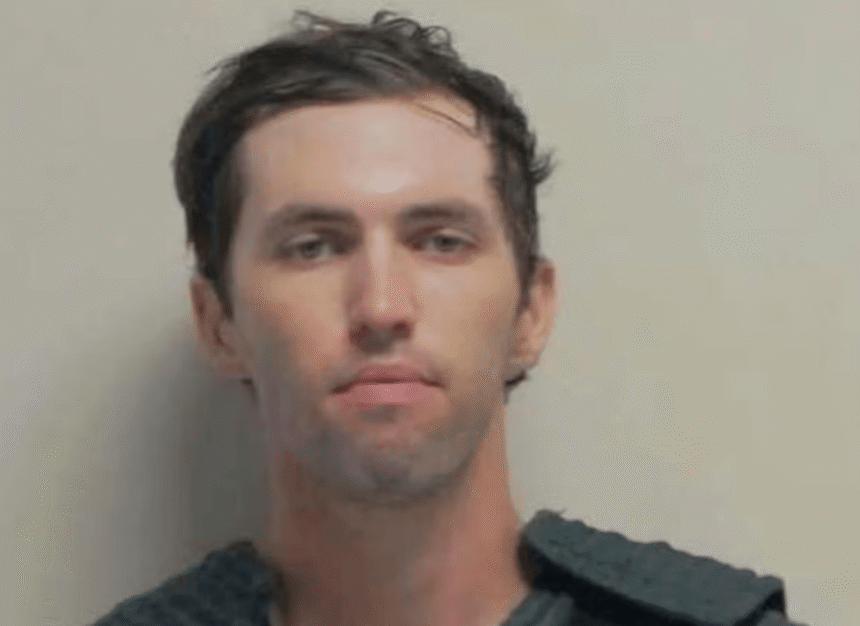 Tyler Robinson é oficialmente denunciado por homicídio qualificado.