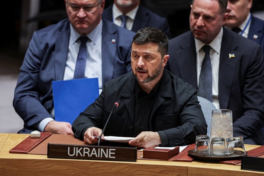 Zelensky afirma ter discutido “ideias promissoras para promover a paz” em reunião com Trump