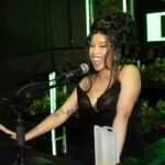 Cardi B anuncia gravidez com namorado, o jogador da NFL Stefon Diggs