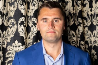 Charlie Kirk Song de Tom MacDonald entra no Hot 100 e lidera vendas