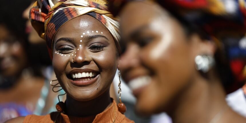 Especialistas Alertam: Pele Negra Exige Cuidados Dermatológicos Específicos