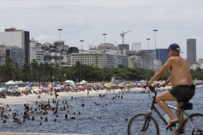 Rio Ferve Sob Sol de Inverno, Mas Fim de Semana Traz Chuva e Frio