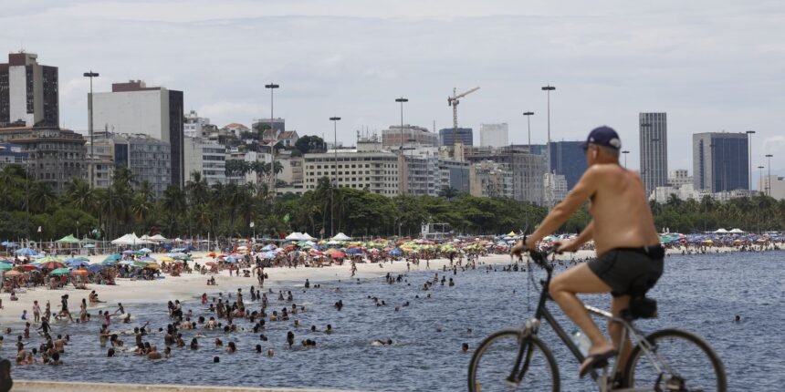 Rio Ferve Sob Sol de Inverno, Mas Fim de Semana Traz Chuva e Frio
