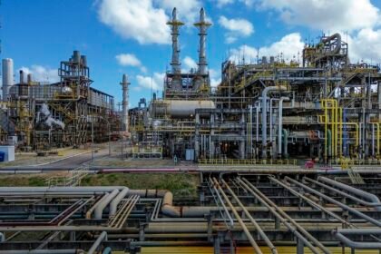 Faturamento da Indústria Nacional Aumenta 5% em 2025, Aponta Levantamento