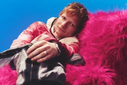 Ed Sheeran alcança o primeiro lugar na parada de álbuns do Reino Unido com “Play”
