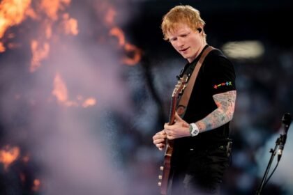 Turnê de Ed Sheeran bate recordes de público e arrecadação.