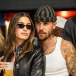 Justin e Hailey Bieber são flagrado em momentos de carinho durante o Coachella Valley.