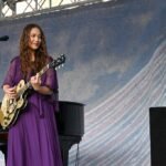 Laufey se apresenta na abertura da arena Crypto.com, em Los Angeles: os melhores momentos do show