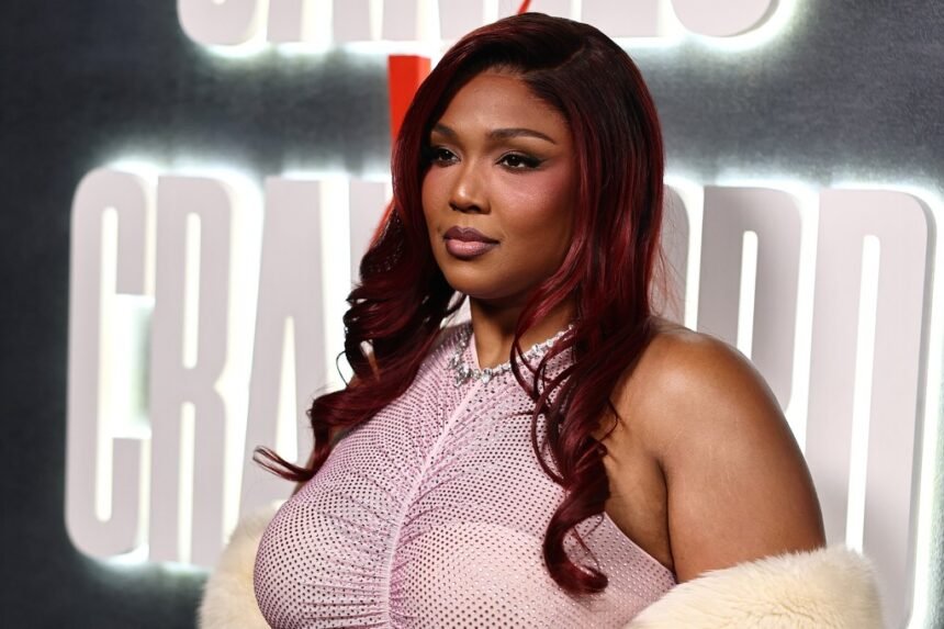 Lizzo denuncia leis de amostragem que restringem a criatividade de artistas negros