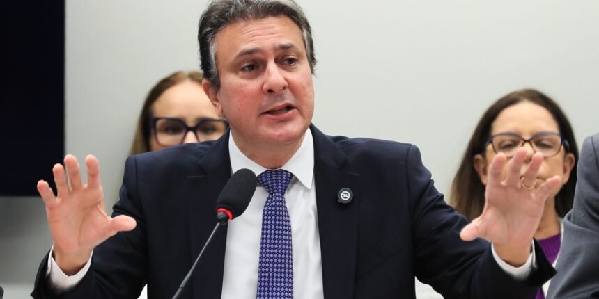 População Deve Pressionar Câmara Sobre PEC que Dificulta Investigação de Congressistas, Diz Ministro