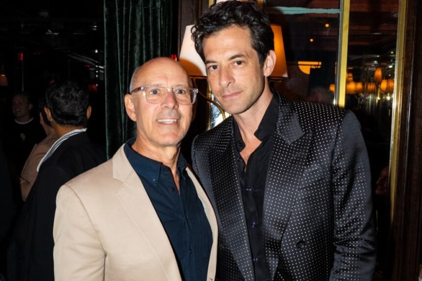 Mark Ronson apresenta ‘Night People’ em show no Chez Nous, Nova York