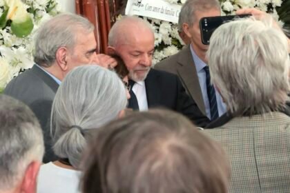 Mino Carta: Lula Declara Jornalista o Maior do Brasil em Despedida Emocionada