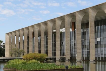 Itamaraty Repudia Ameaça dos EUA de Intervenção no Brasil Durante Julgamento de Bolsonaro