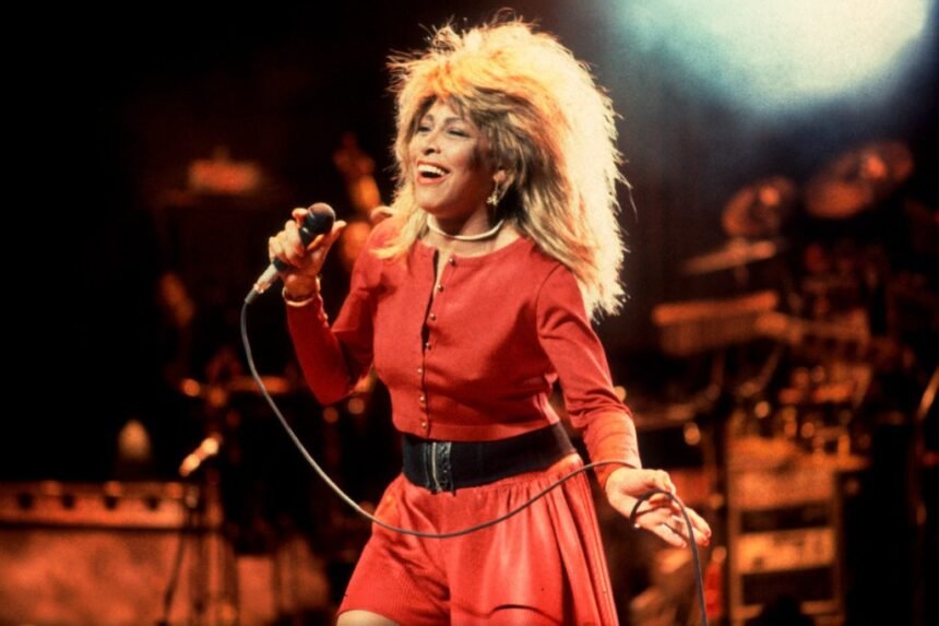 Estátua de Tina Turner é inaugurada em comunidade do Tennessee