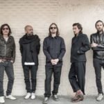 Zoé anuncia retorno aos palcos com shows ao vivo e lançamento de nova música.