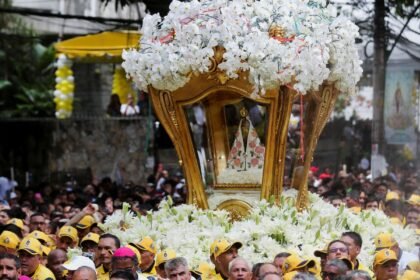 Círio de Nazaré: Fé e Devoção Reúnem Multidão Histórica em Belém, Sede da COP30