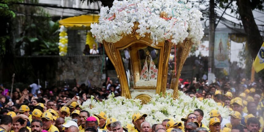 Círio de Nazaré: Fé e Devoção Reúnem Multidão Histórica em Belém, Sede da COP30