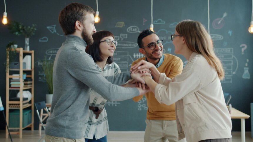 4 hábitos fáceis de líderes que valorizam as emoções da equipe e impulsionam os resultados