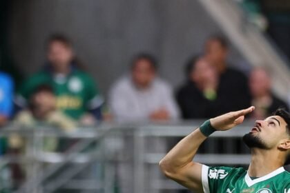Brasileiro: Palmeiras atropela Vasco e assume vice-liderança