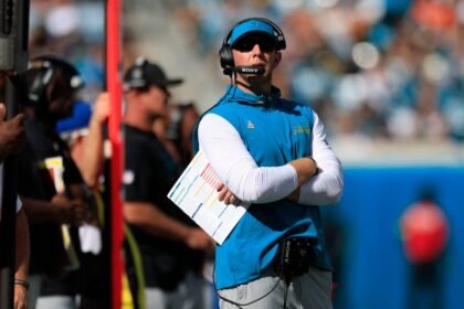Jaguars: Novo Técnico Brilha Após Mentoria com Mestre do Rams
