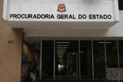 A Procuradoria Geral de São Paulo utiliza inteligência artificial para examinar 4 milhões de documentos.