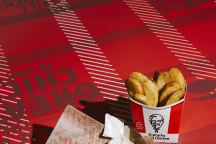 A estratégia do KFC para reconquistar espaço na disputa pelo mercado de frango frito: eliminar os ossos