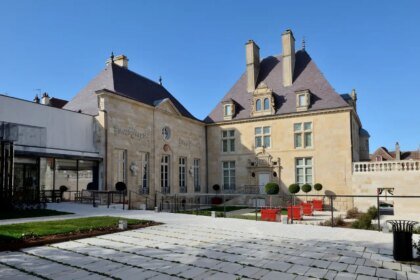 Após roubo no Louvre, moedas de ouro e prata são roubadas de outro museu na França