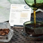 Aqui está uma versão reescrita do título:

“Café mais caro do mundo: preço de uma xícara alcança R$ 3.600; lote de 20kg vendido por R$ 3,3 milhões”