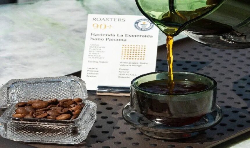 Aqui está uma versão reescrita do título:

“Café mais caro do mundo: preço de uma xícara alcança R$ 3.600; lote de 20kg vendido por R$ 3,3 milhões”