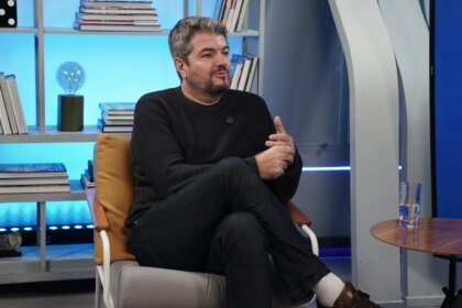 Aqui estão algumas variações para o título “da Globo ao Play9 Content Group”:

1. “De Globo para Play9 Content Group”
2. “Do Grupo Globo ao Play9 Content Group”
3. “Da emissora Globo ao Play9 Content Group”
4. “Da Globo ao universo Play9 Content Group”
5. “Transição da Globo para o Play9 Content Group”
6. “Migrando da Globo para o Play9 Content Group”

Se quiser, posso criar outras versões com um tom ou foco diferente.