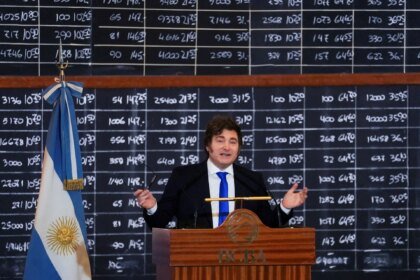 Argentinos votam em eleição que avaliará a influência política de Javier Milei