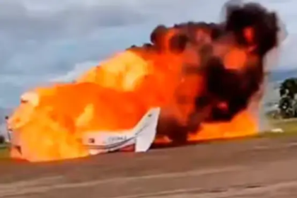 Avião cai e explode na decolagem na Venezuela; duas pessoas morrem