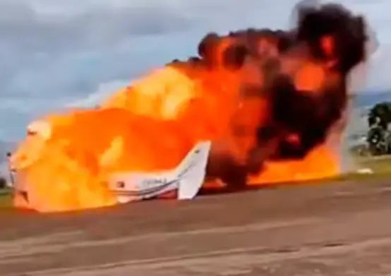 Avião cai e explode na decolagem na Venezuela; duas pessoas morrem
