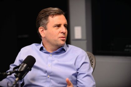 Claro! Aqui está uma reformulação do título:

“Meio século do Proálcool, tarifas impostas por Trump e iniciativa para etanol produzido a partir do milho”