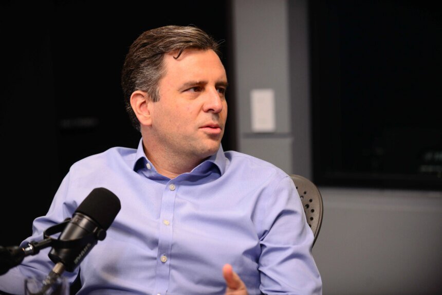 Claro! Aqui está uma reformulação do título:

“Meio século do Proálcool, tarifas impostas por Trump e iniciativa para etanol produzido a partir do milho”