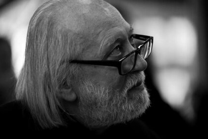 Conheça “Sátántangó”, o único livro do ganhador do Nobel 2025 lançado no Brasil