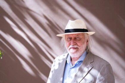 Conheça a Vida e a Obra do Vencedor do Nobel de Literatura 2025