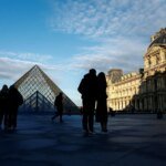 Criminosos roubam joias; local permanece fechado neste domingo