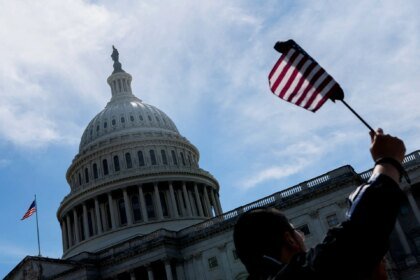 Democratas e republicanos trocam acusações pela crise; entenda as razões