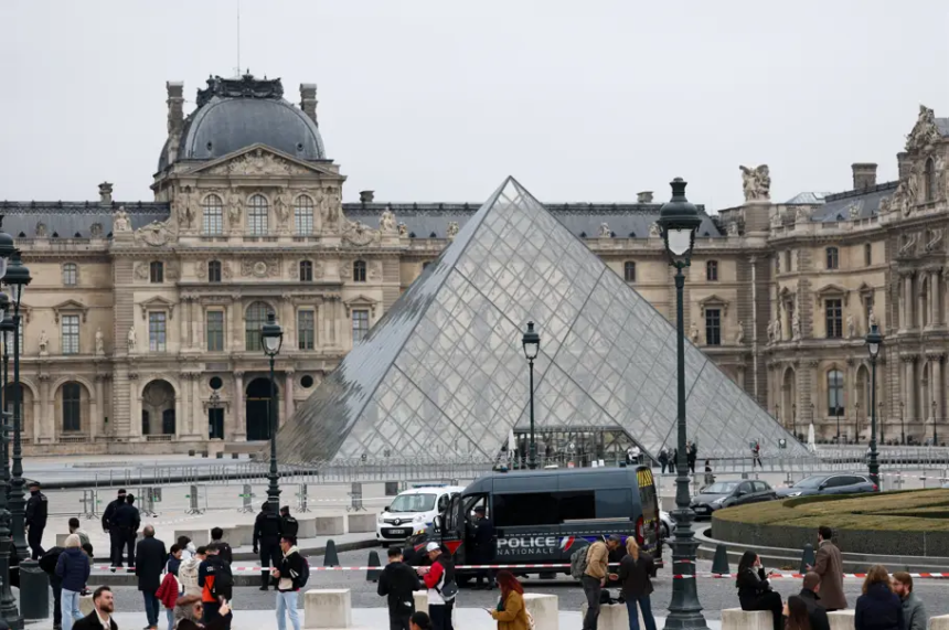 Diretora do Louvre reconhece ‘grave falha’ na segurança e propõe renúncia ao cargo