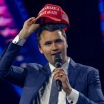 EUA revogam visto de brasileiro por zombar da morte de Charlie Kirk