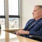 Eike Batista busca recontar sua trajetória e retoma discurso sobre “empreendimentos bilionários”