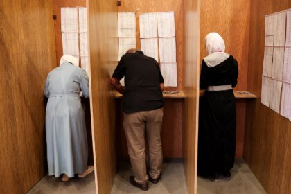 Eleitores votam pela primeira vez após queda de Bashar Assad