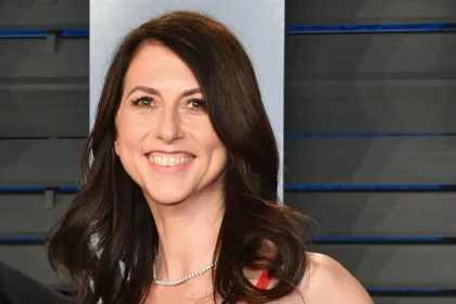 Filantropia da ex-mulher de Bezos destaca esforço para compensar reduções de Trump