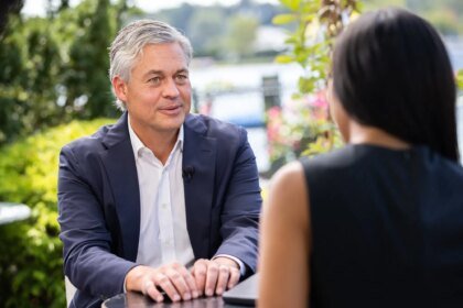 Explosão na construção de data centers pode levar a excesso de capacidade, alerta deVeer, da Ares