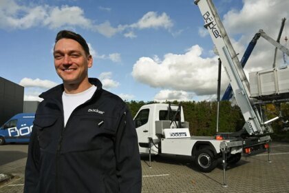 Fabricante de guincho usado em roubo no Louvre utiliza crime para promover equipamento