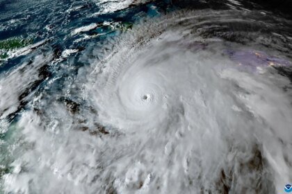 Furacão Melissa alcança a costa da Jamaica com ventos de quase 300 km/h