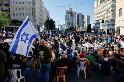 Governo de Israel aprova acordo com Hamas para cessar-fogo e libertação de reféns