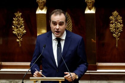 Governo francês resiste à segunda moção de desconfiança