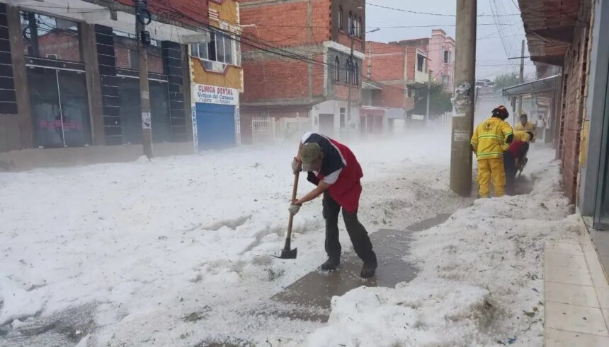 Granizo intenso cobre de gelo a cidade de Tarija, Bolívia
